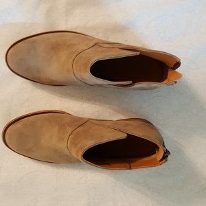 Short Bootie - Tan 7 M never worn